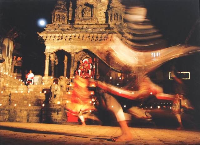 Herbert Grammatikopoulos Nepal Tanz vor dem Tempel