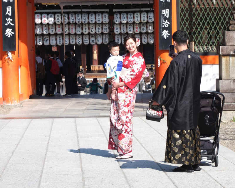 Stolz wird der Kimono präsentiert