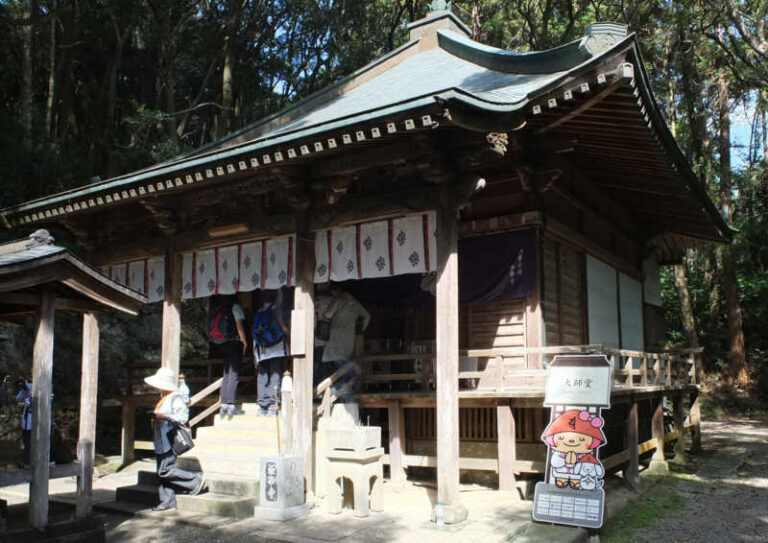 Tempel 2: Gokuraku-ji (JR-3)