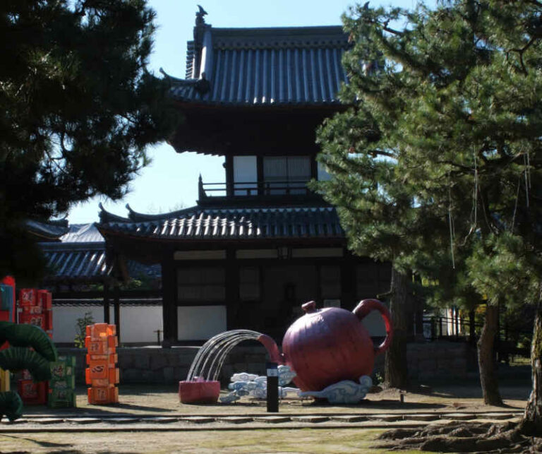 Lichterschmuck im Tempel Mampuku-ji (JR-15)