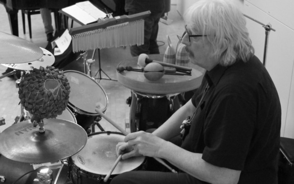 Wunderbare Sounds zaubert Andreas Pastorek mit seinem Arsenal an Perkussions-Instrumenten