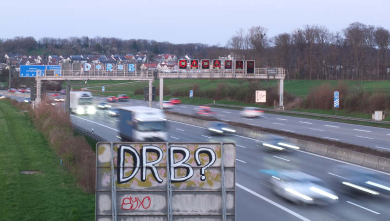 Graffiti an der Autobahn mit Tag DRB